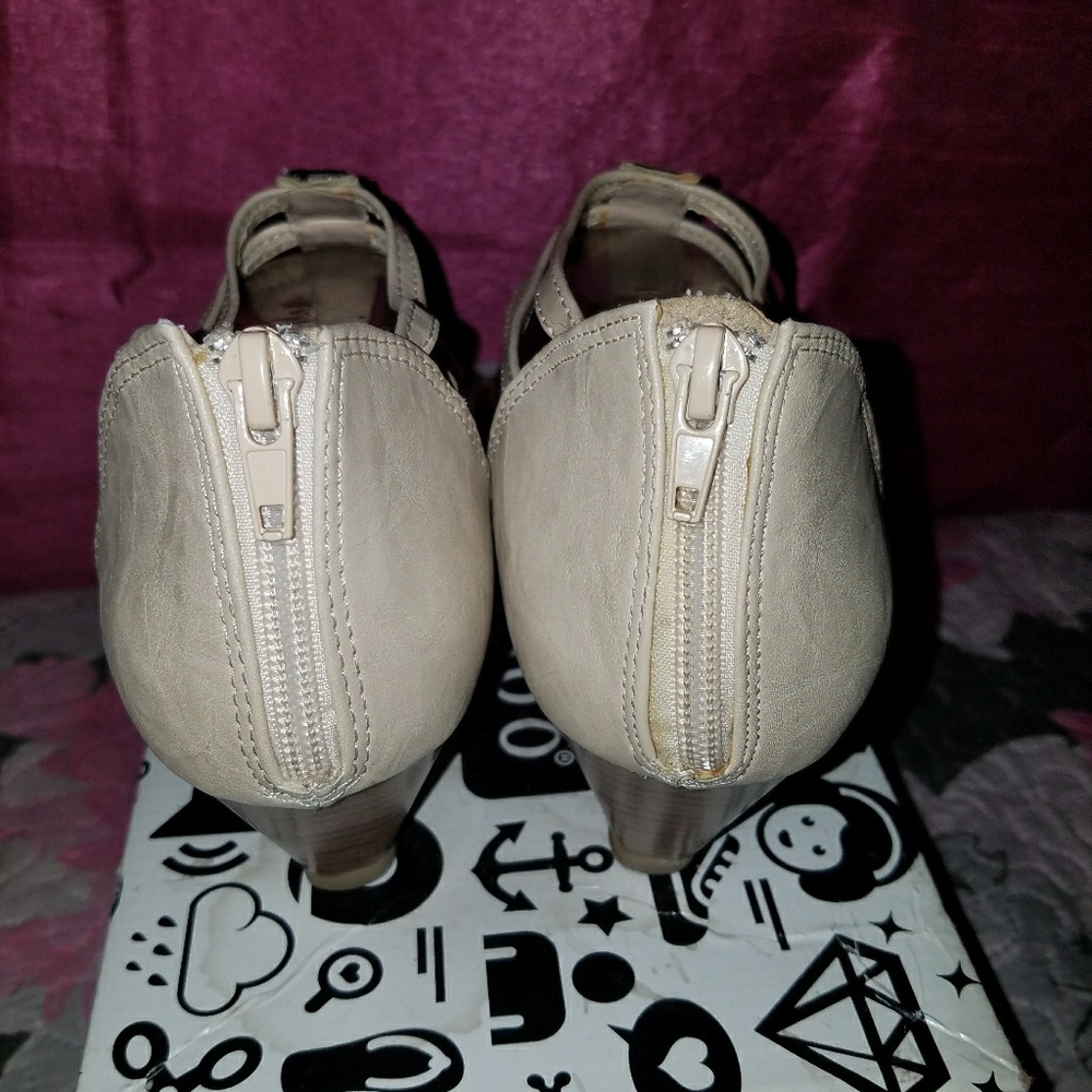 Sandals - Picture 3 of 4